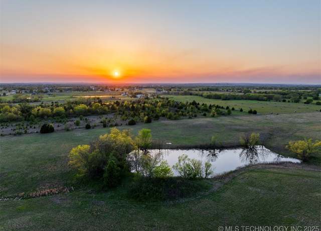 Property at 5 N Memorial Dr, Owasso, OK 74055