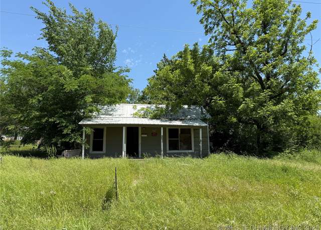 Property at 502 S 8th St, Henryetta, OK 74437, 2 beds, 1 bath