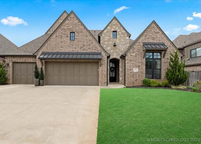 Property at 2224 W Decatur St, Broken Arrow, OK 74011, 3 beds, 2.5 baths