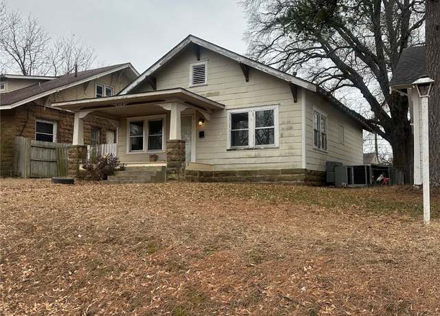 Property at 414 E 12th St, Okmulgee, OK 74447, 2 beds, 1 bath