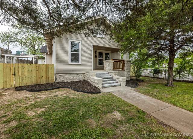 Property at 10 N Poplar St, Sapulpa, OK 74066, 3 beds, 2 baths