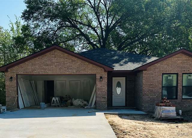 Property at 1001 Gore St, Muldrow, OK 74948, 3 beds, 2 baths