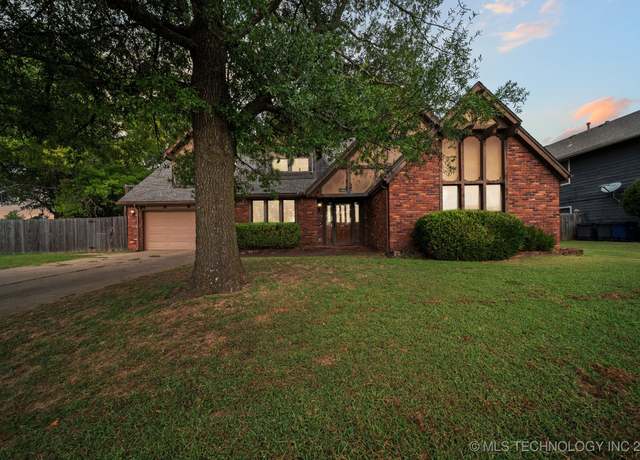Property at 8916 S 72nd EastAvenue, Tulsa, OK 74133, 4 beds, 2.5 baths