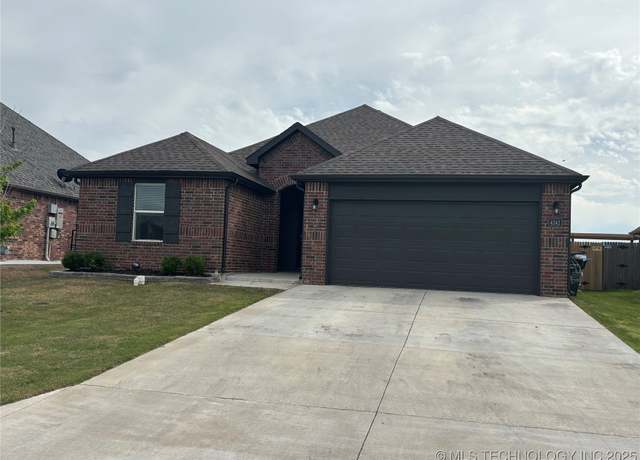 Property at 4242 W Village Park Dr, Skiatook, OK 74070, 4 beds, 2 baths