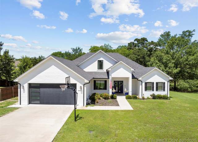Property at 1223 Buckingham, Ardmore, OK 73401, 5 beds, 3 baths