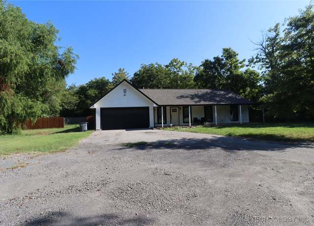 Property at 304 NW 5th St, Wagoner, OK 74467, 3 beds, 2 baths