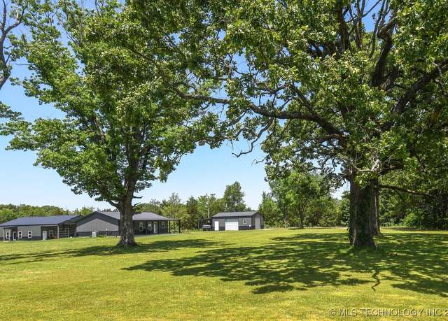 Property at 947 S Cherokee St, Kansas, OK 74347, 3 beds, 2 baths