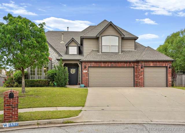 Property at 1407 N 18th St, Broken Arrow, OK 74012, 4 beds, 2.5 baths