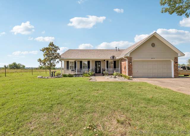 Property at 805 E 10th St, Claremore, OK 74017, 3 beds, 2 baths