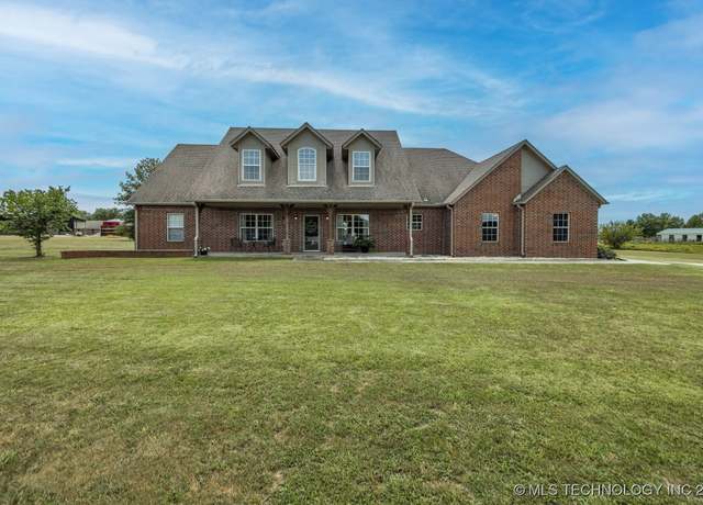 Property at 11816 E 180th St, Collinsville, OK 74021, 3 beds, 2.5 baths