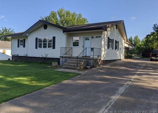 Property at 1000 W Pawnee St W, Cleveland, OK 74020, 3 beds, 2.5 baths