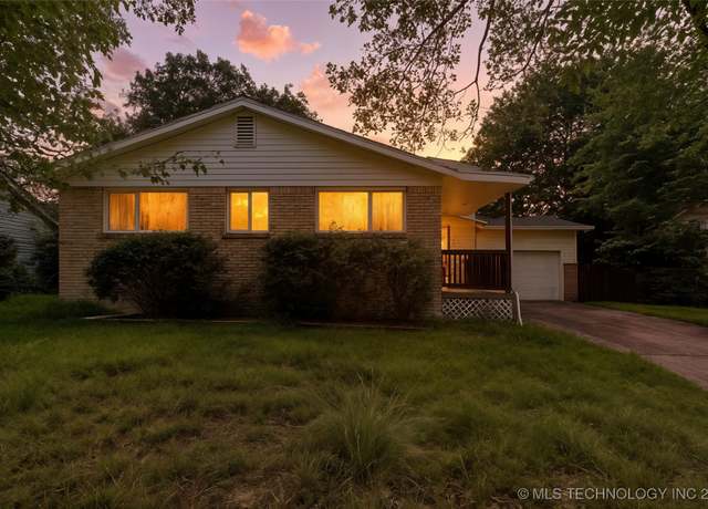 Property at 2904 S Hudson Pl, Tulsa, OK 74114, 3 beds, 1.5 baths