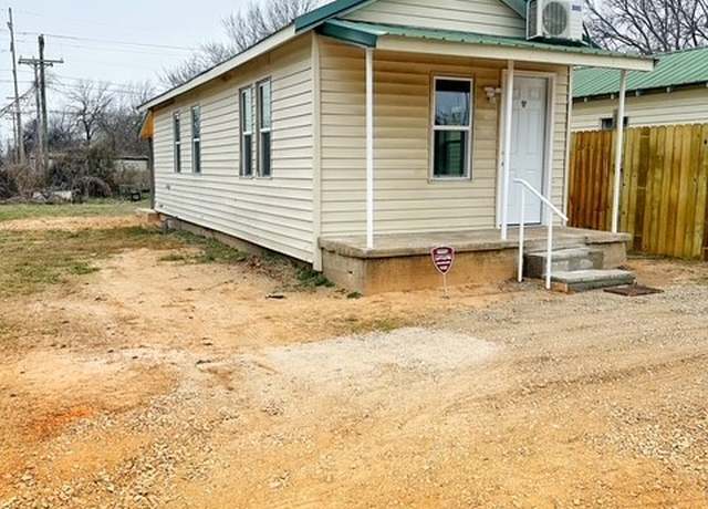 Property at 118 W Choctaw, Holdenville, OK 74848, 1 bed, 1 bath
