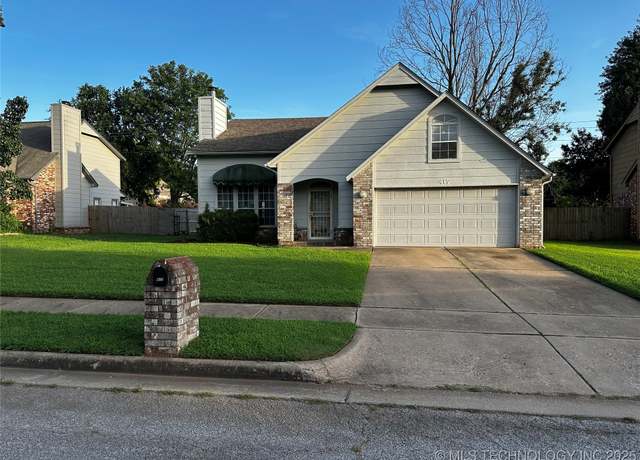 Property at 417 W San Diego St, Broken Arrow, OK 74011, 3 beds, 2.5 baths