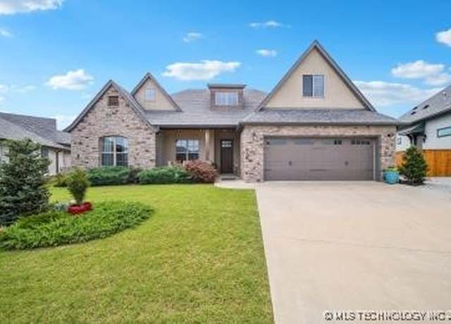 Property at 908 W 85th St, Tulsa, OK 74132, 3 beds, 3.5 baths