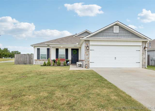 Property at 7403 E 145th St N, Collinsville, OK 74021, 3 beds, 2 baths