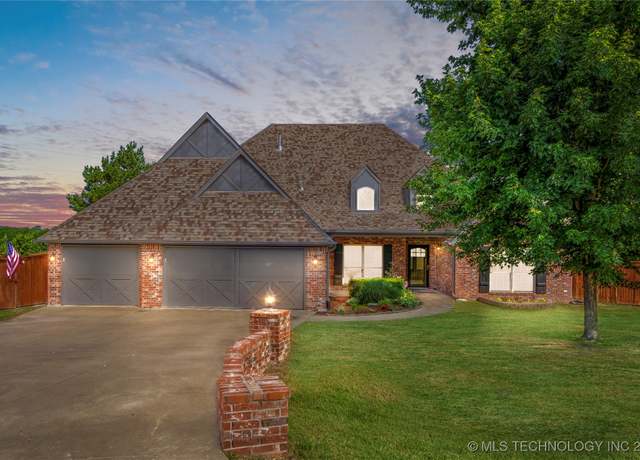 Property at 6601 E 85th St, Owasso, OK 74055, 4 beds, 3 baths
