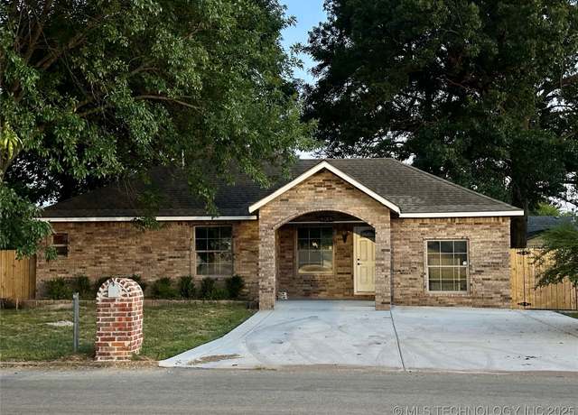 Property at 2317 Manila St, Muskogee, OK 74403, 3 beds, 1 bath