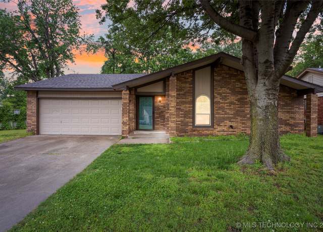 Property at 901 S Lions Ave, Broken Arrow, OK 74012, 3 beds, 2 baths