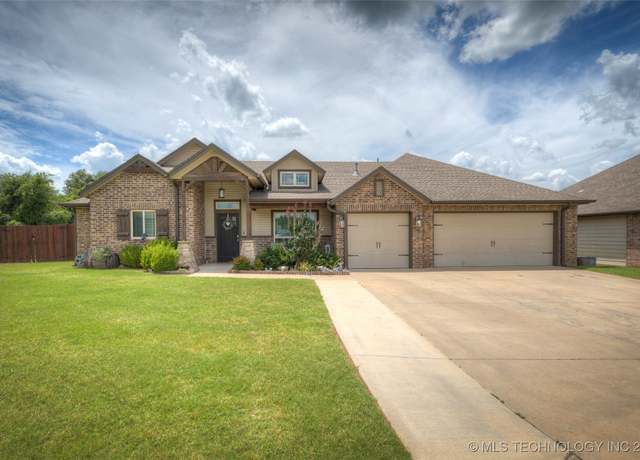 Property at 5440 Skylane Pl, Sand Springs, OK 74063, 3 beds, 2 baths