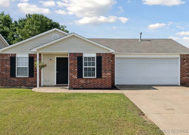 Property at 1115 W 23rd St, Claremore, OK 74017, 4 beds, 2 baths