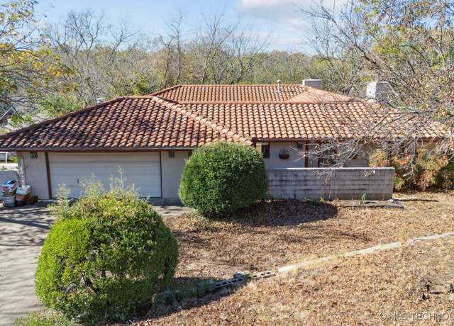 Property at 2001 W 4th Pl S, Claremore, OK 74017, 2 beds, 2.5 baths