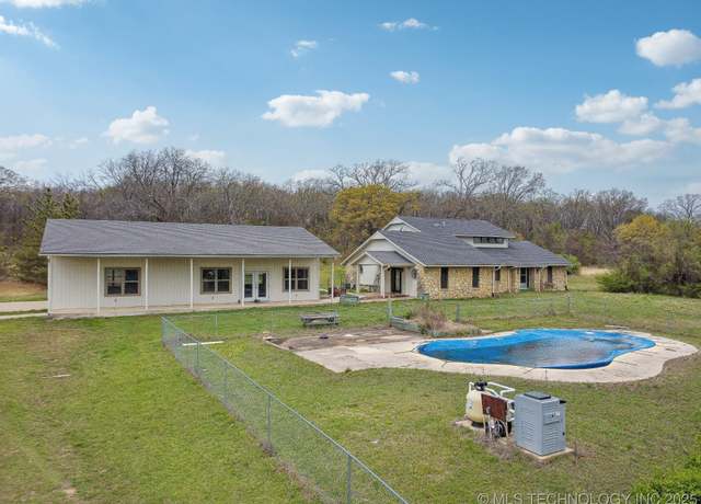 Property at 25777 S 220 Rd, Henryetta, OK 74437, 3 beds, 2.5 baths