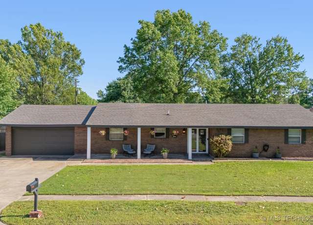 Property at 5121 Bridle, Bartlesville, OK 74006, 3 beds, 2 baths