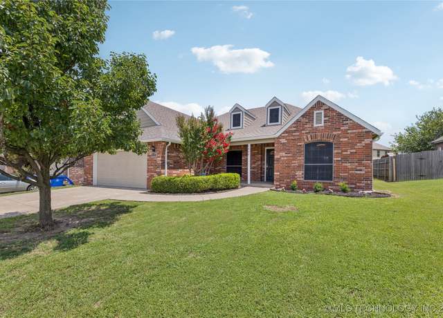 Property at 2629 S 13th St, Broken Arrow, OK 74012, 3 beds, 2 baths