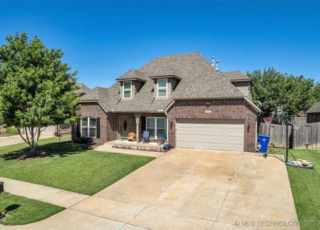 Property at 2405 13th St, Broken Arrow, OK 74012, 6 beds, 2.5 baths