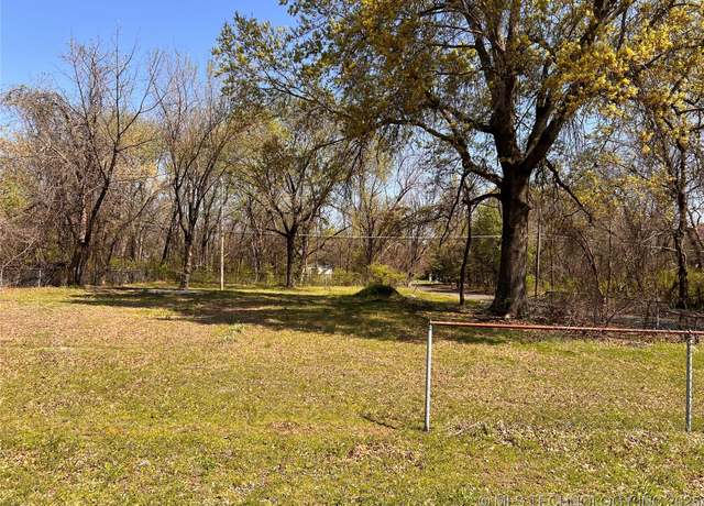 Property at 1802 Chicago St, Muskogee, OK 74401