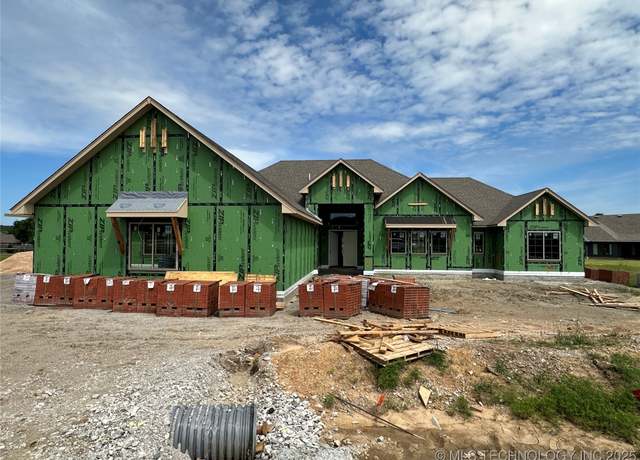 Property at 31005 E 67th St S, Broken Arrow, OK 74014, 4 beds, 3.5 baths
