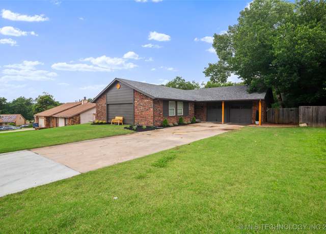 Property at 3039 W 69th Pl, Tulsa, OK 74132, 4 beds, 3 baths