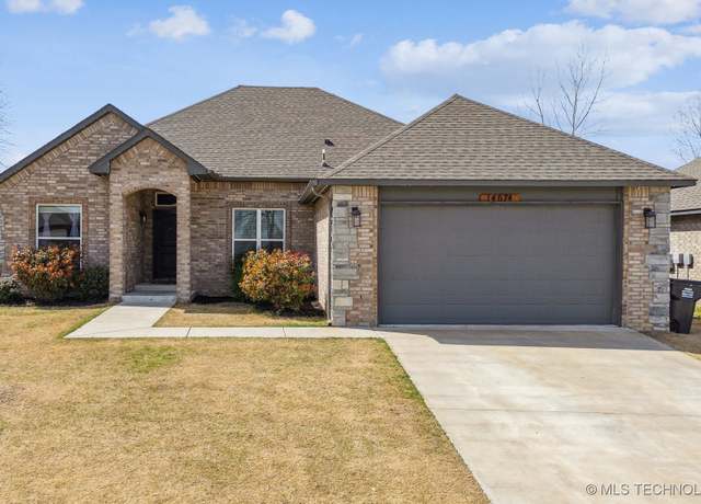 Property at 14674 S Lakewood Pl, Bixby, OK 74008, 4 beds, 2 baths