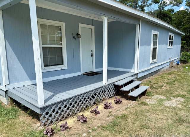 Property at 904 W Corporation St, Henryetta, OK 74437, 3 beds, 1 bath