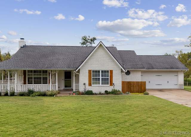 Property at 998 N Douglas Dr, Claremore, OK 74017, 3 beds, 2 baths