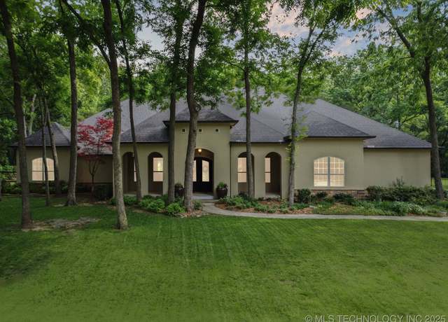 Property at 1721 E 136th Pl S, Bixby, OK 74008, 4 beds, 5 baths