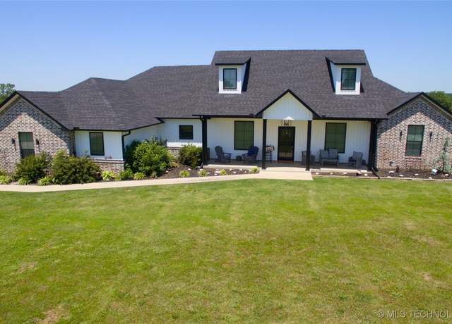 Property at 110 W Zachry Ln, Stigler, OK 74462, 3 beds, 2.5 baths
