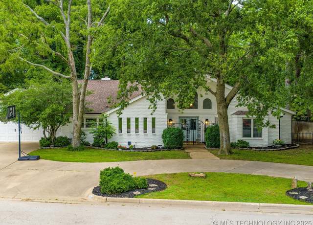 Property at 2915 Cambridge Ct, Bartlesville, OK 74006, 4 beds, 3 baths