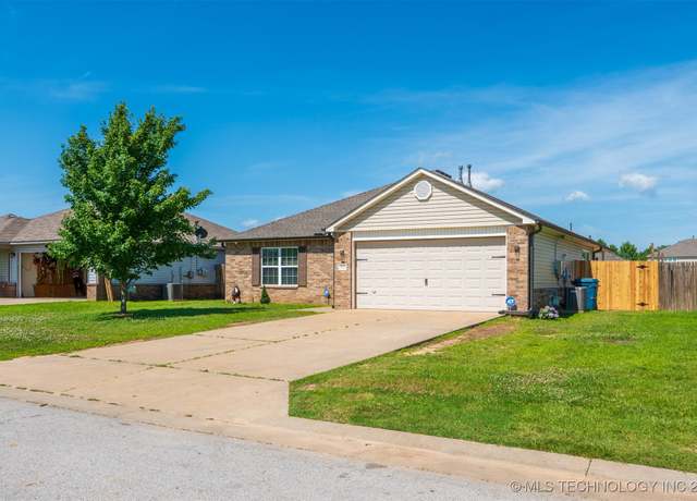 Property at 9222 S 251st East Ave, Broken Arrow, OK 74014, 3 beds, 2 baths