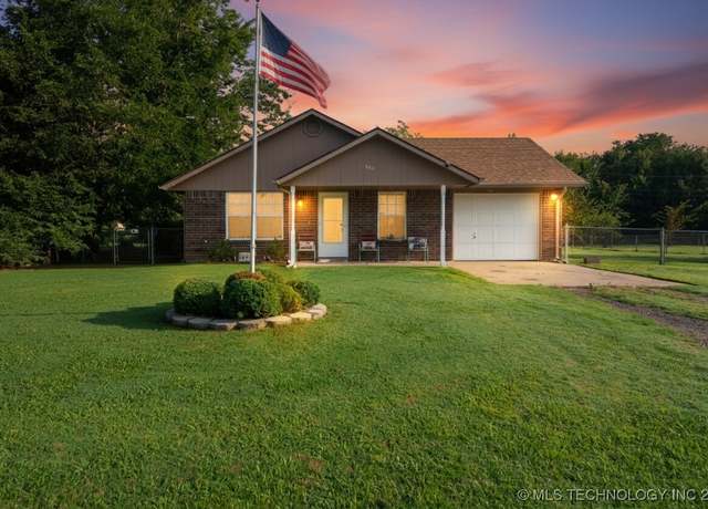 Property at 808 SW 8th St, Wagoner, OK 74467, 3 beds, 2 baths