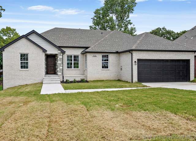 Property at 7423 W 39th St, Tulsa, OK 74107, 4 beds, 2.5 baths