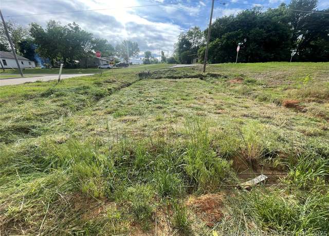 Property at 902 NE 4th Ave, Durant, OK 74701