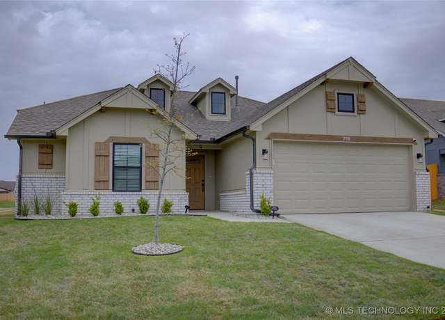 Property at 2910 W Albuquerque Pl, Broken Arrow, OK 74011, 3 beds, 2 baths