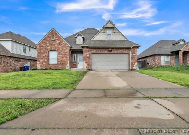 Property at 2615 S 15th Pl, Broken Arrow, OK 74012, 5 beds, 3 baths