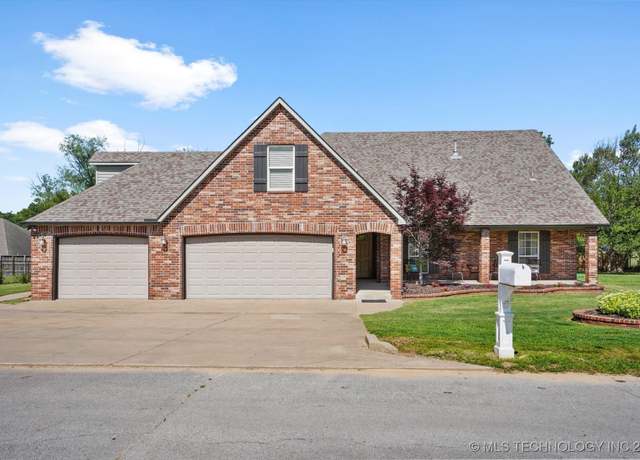 Property at 13718 S 262nd East Ave, Coweta, OK 74429, 4 beds, 3 baths