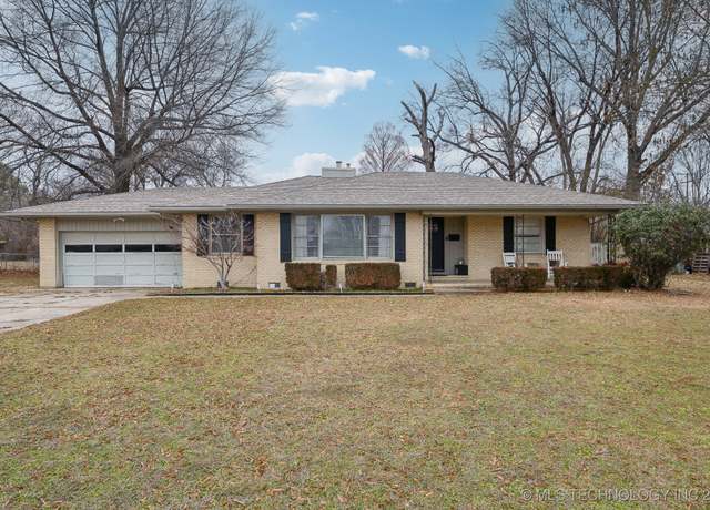 Property at 2516 Elmira St, Muskogee, OK 74403, 3 beds, 2 baths