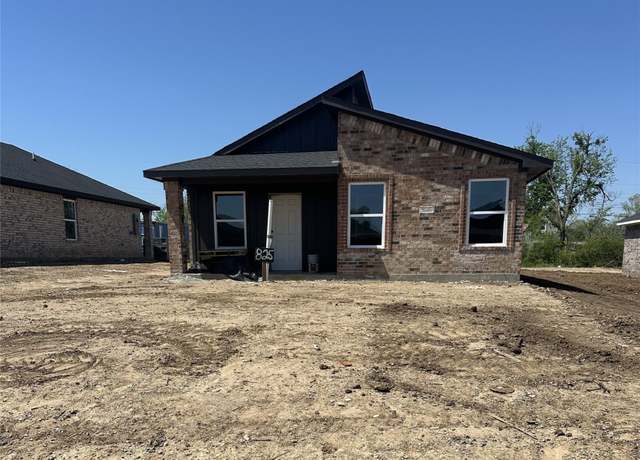 Property at 825 Elm St, Seminole, OK 74868, 3 beds, 2 baths
