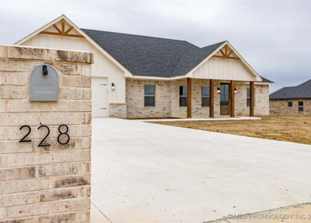 Property at 228 Maple Leaf, Durant, OK 74701, 4 beds, 2 baths