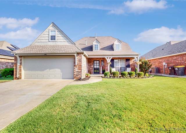 Property at 1010 W 120th St, Jenks, OK 74037, 4 beds, 2.5 baths